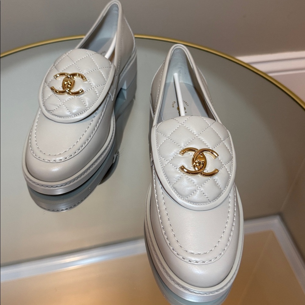 CHANEL 25B Turnlock CC Interlocking Quilted lambkin leather loafers sz 37.5 - Picture 14 of 17